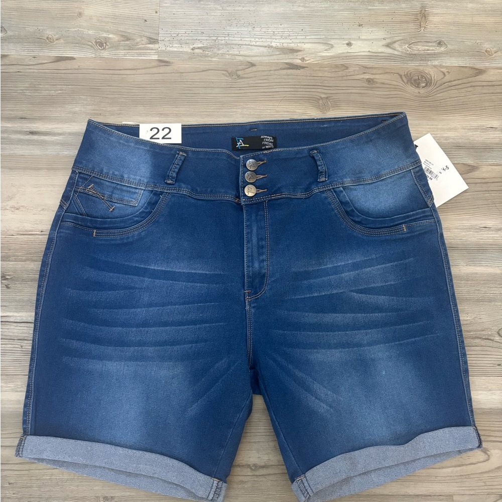 Always Friday Women's Blue Denim Shorts NWT Size 22 rise is 12